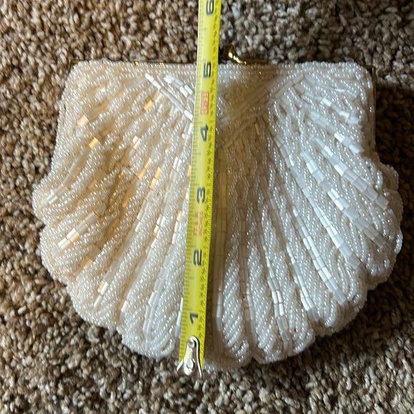 La Regale Vintage LTD handmade Seed Bead Clamshell Formal Wedding Purse - Picture 10 of 14